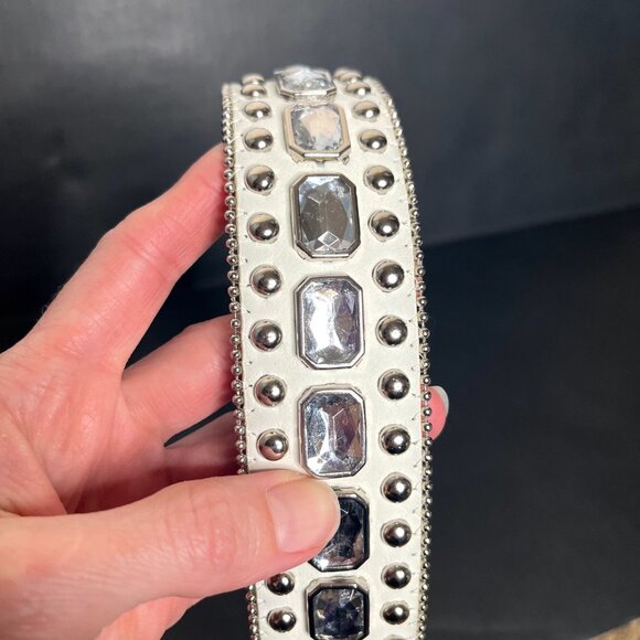 GUESS Studded Leather Belt Size Small White Silver Tone Rhinestone Punk Rock Y2k
